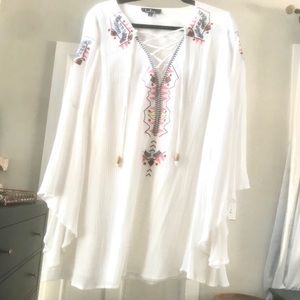 Adorable white bell-sleeved dress